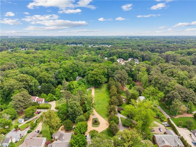 33 Haughton LN, Newport News, VA 23606
