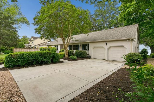33 Haughton LN, Newport News, VA 23606