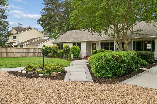 33 Haughton LN, Newport News, VA 23606
