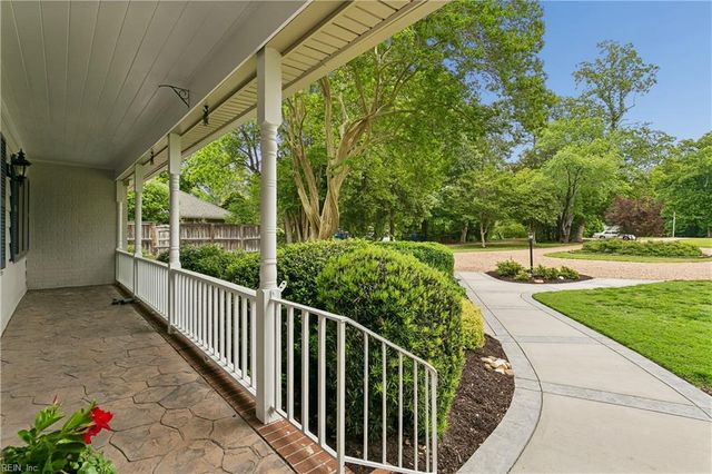 33 Haughton LN, Newport News, VA 23606