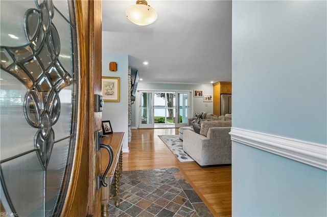 33 Haughton LN, Newport News, VA 23606