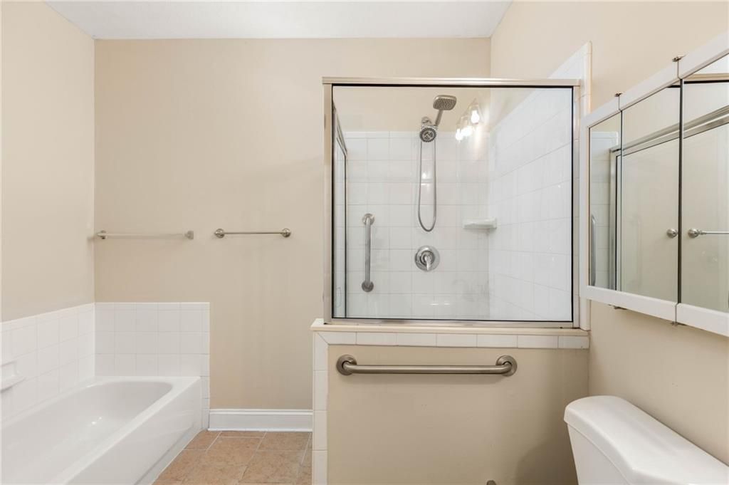 Image 13 of property listing at 4105 Stratford, Decatur, GA 30033
