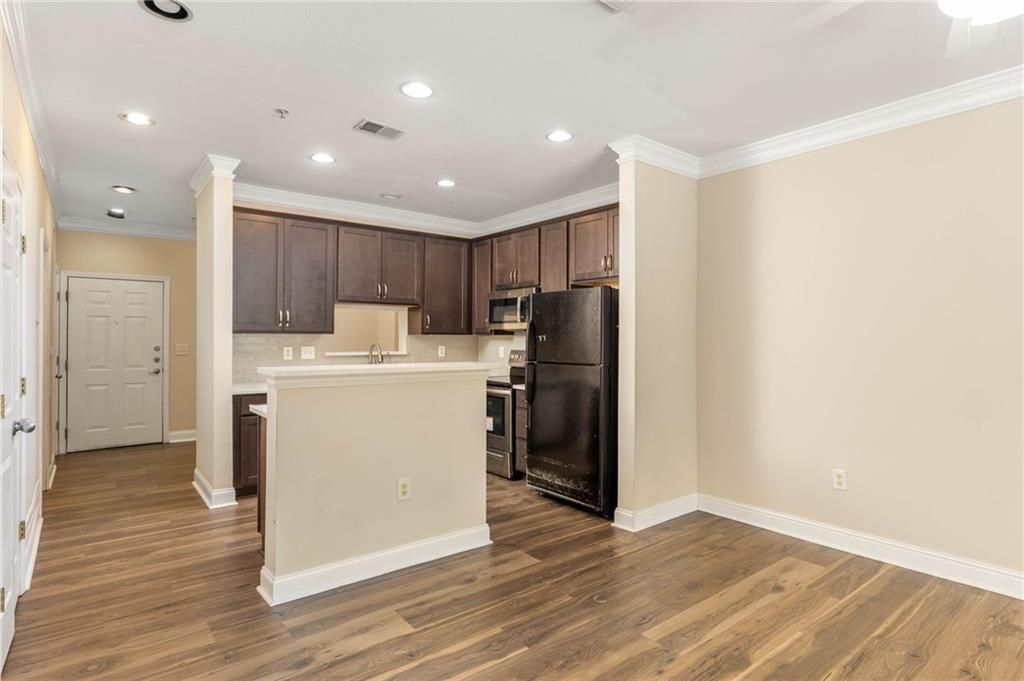 Image 4 of property listing at 4105 Stratford, Decatur, GA 30033