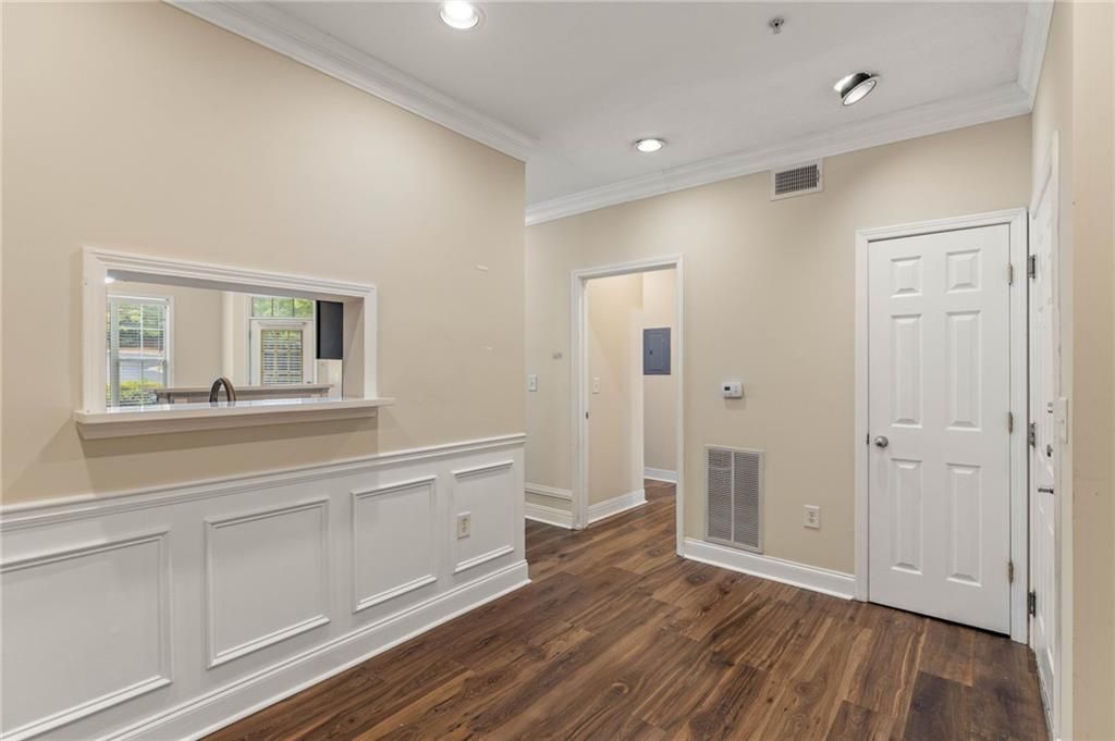 Image 9 of property listing at 4105 Stratford, Decatur, GA 30033