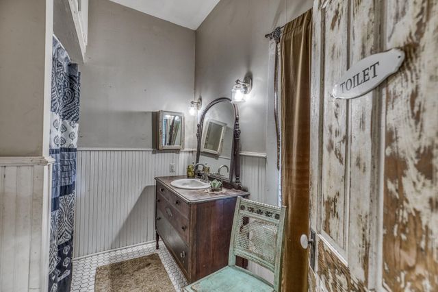 2935 Brushy Road, Fayetteville, TX 78940