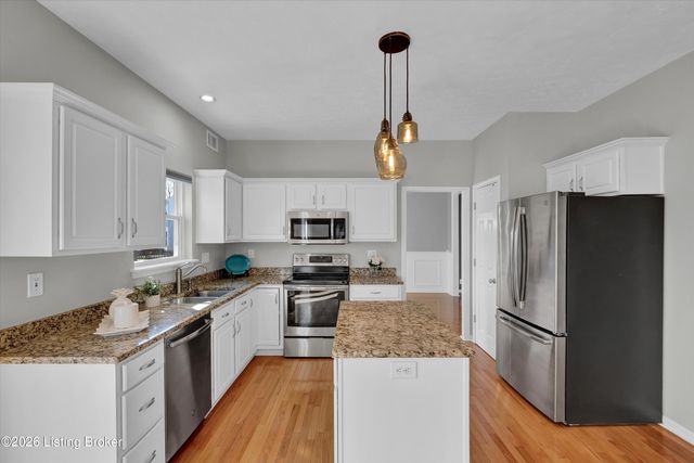 13702 Saddlecreek Dr, Louisville, KY 40245