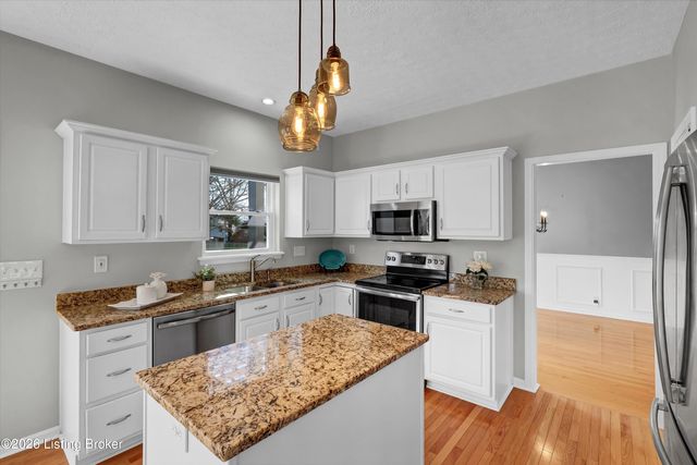 13702 Saddlecreek Dr, Louisville, KY 40245