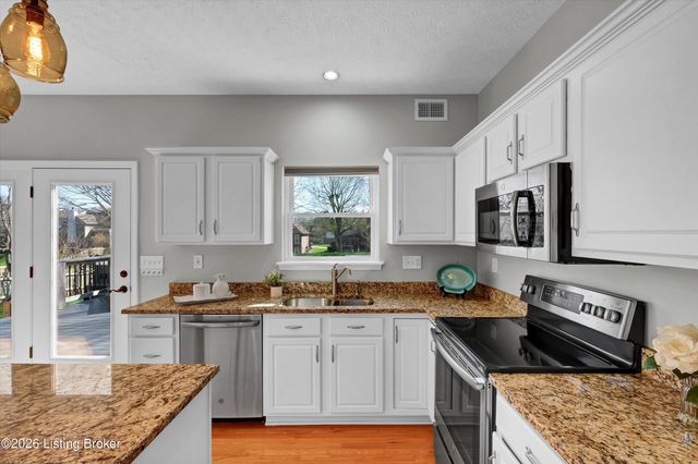 13702 Saddlecreek Dr, Louisville, KY 40245