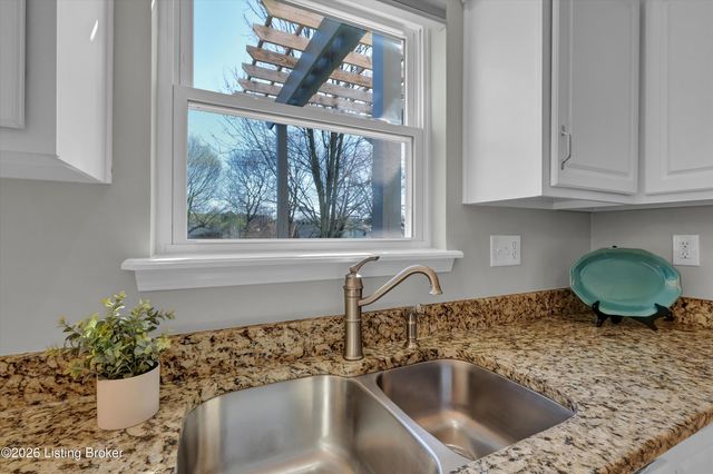 13702 Saddlecreek Dr, Louisville, KY 40245