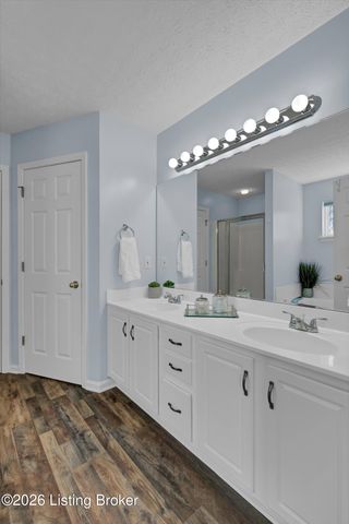 13702 Saddlecreek Dr, Louisville, KY 40245