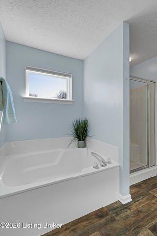 13702 Saddlecreek Dr, Louisville, KY 40245