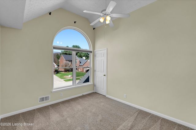 13702 Saddlecreek Dr, Louisville, KY 40245