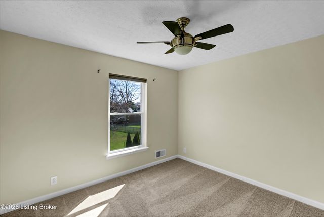 13702 Saddlecreek Dr, Louisville, KY 40245