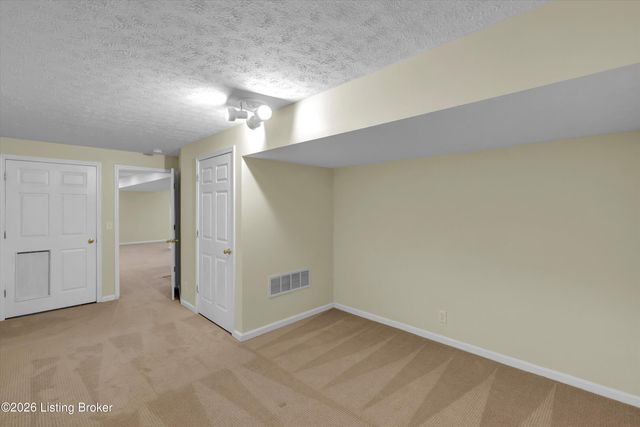 13702 Saddlecreek Dr, Louisville, KY 40245