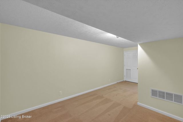 13702 Saddlecreek Dr, Louisville, KY 40245