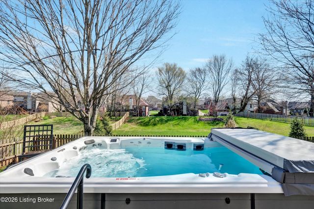 13702 Saddlecreek Dr, Louisville, KY 40245