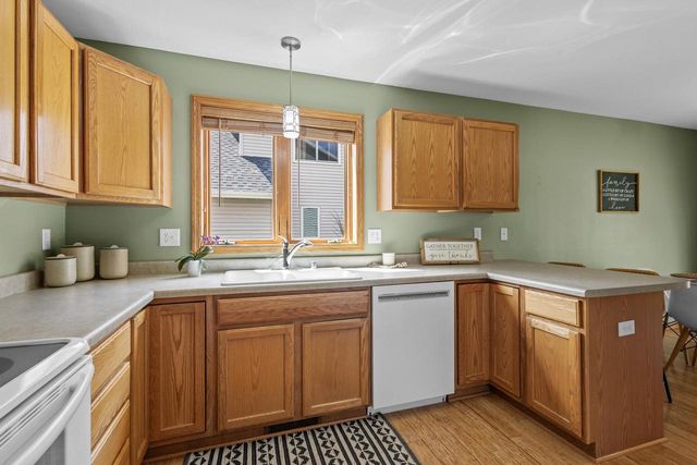 5910 Osborn Drive, Mcfarland, WI 53558