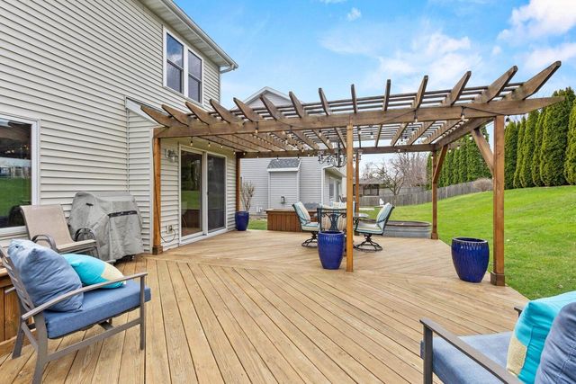 5910 Osborn Drive, Mcfarland, WI 53558