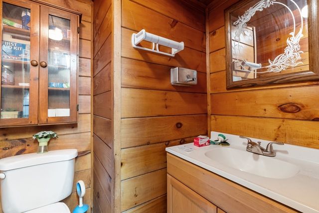 202-204 Pinehurst Ave., Swansea, MA 02777