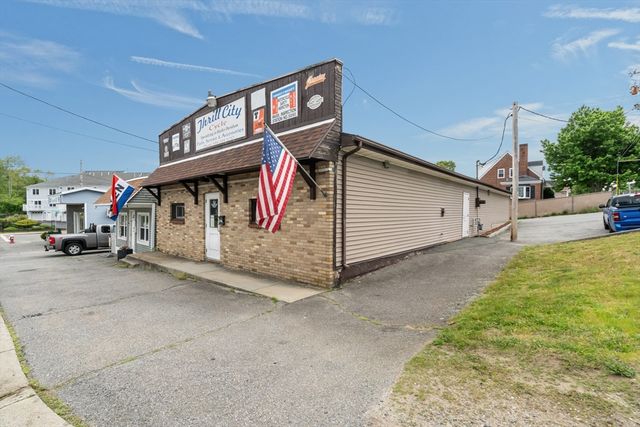 202-204 Pinehurst Ave., Swansea, MA 02777