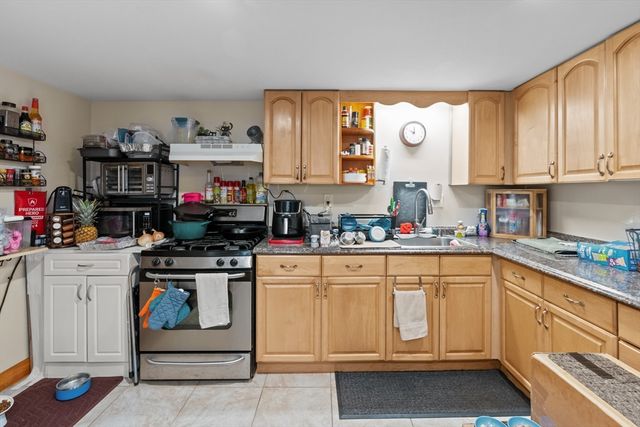 202-204 Pinehurst Ave., Swansea, MA 02777