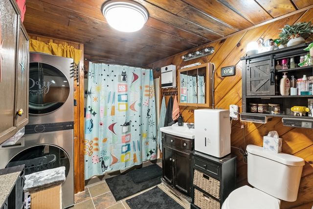 202-204 Pinehurst Ave., Swansea, MA 02777