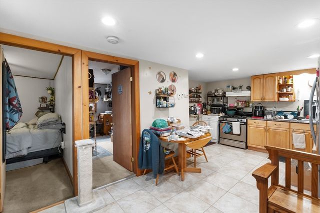 202-204 Pinehurst Ave., Swansea, MA 02777