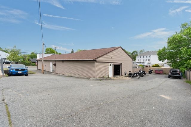 202-204 Pinehurst Ave., Swansea, MA 02777