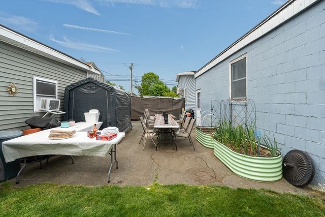 202-204 Pinehurst Ave., Swansea, MA 02777