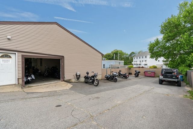 202-204 Pinehurst Ave., Swansea, MA 02777