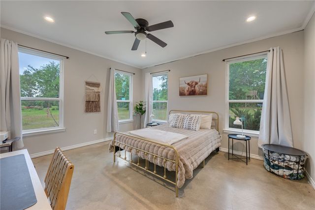 10856 Whispering Oaks Drive, Hearne, TX 77859