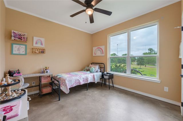 10856 Whispering Oaks Drive, Hearne, TX 77859