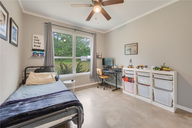 10856 Whispering Oaks Drive, Hearne, TX 77859