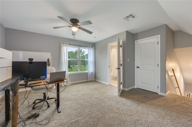 10856 Whispering Oaks Drive, Hearne, TX 77859