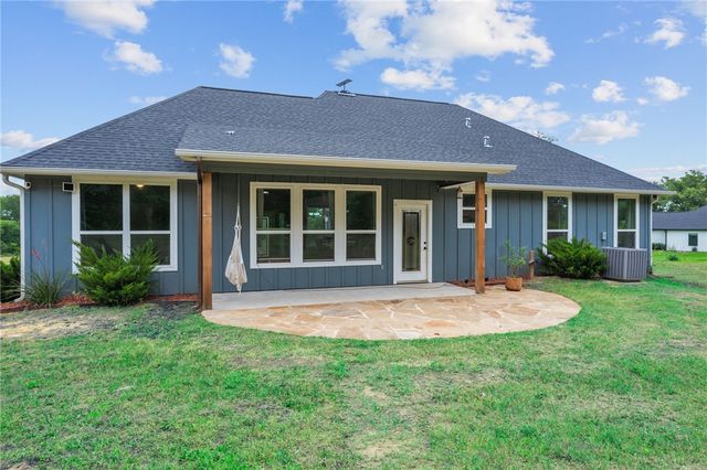 10856 Whispering Oaks Drive, Hearne, TX 77859