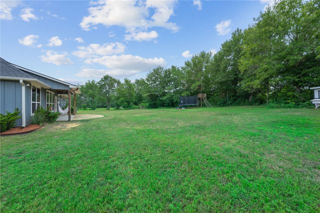 10856 Whispering Oaks Drive, Hearne, TX 77859