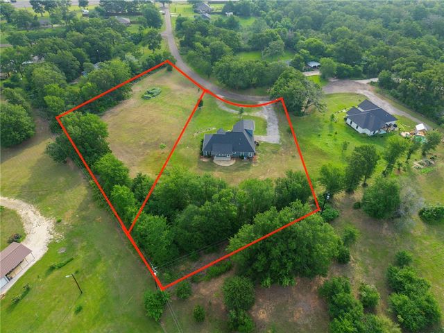10856 Whispering Oaks Drive, Hearne, TX 77859