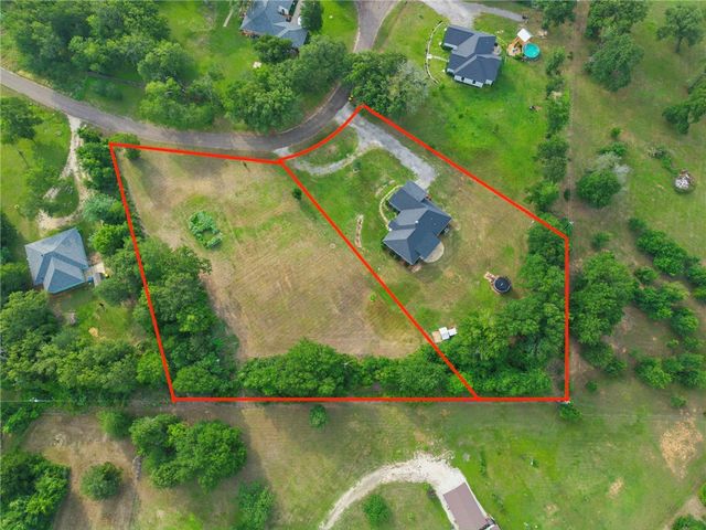 10856 Whispering Oaks Drive, Hearne, TX 77859