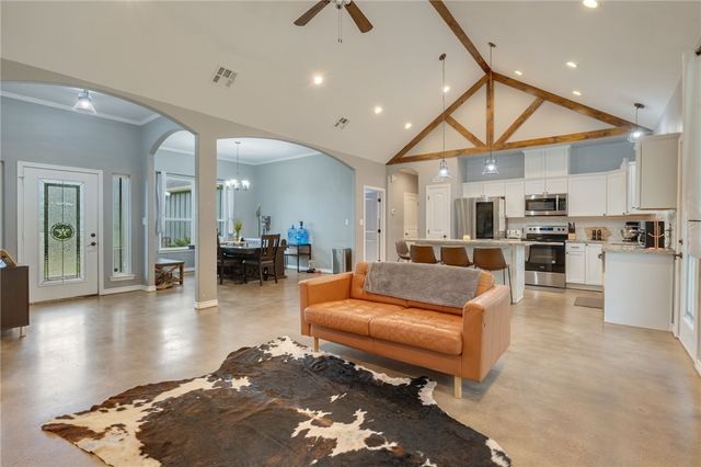 10856 Whispering Oaks Drive, Hearne, TX 77859