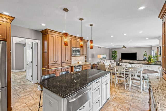 1405 Darlington Court, Algonquin, IL 60102