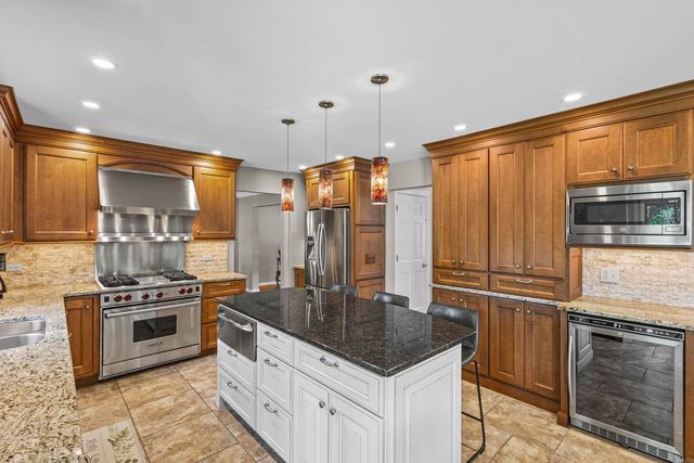 1405 Darlington Court, Algonquin, IL 60102