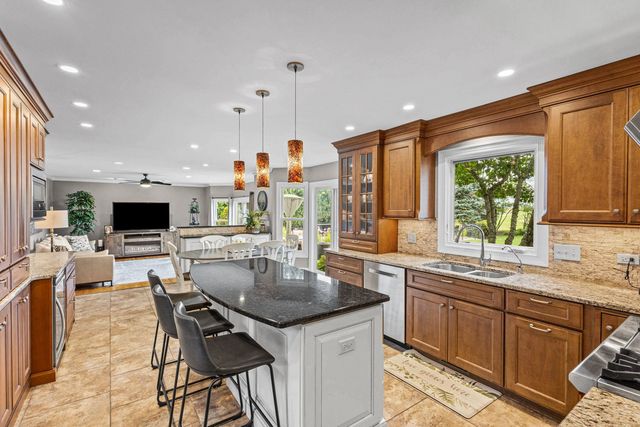 1405 Darlington Court, Algonquin, IL 60102