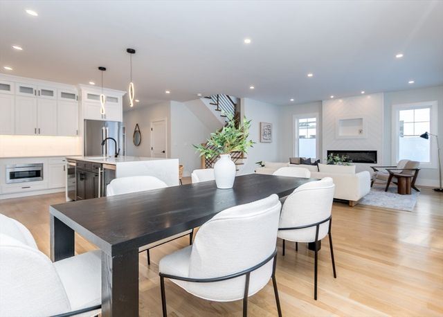 15 Cedarcroft Lane, Waltham, MA 02451