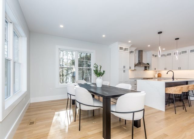 15 Cedarcroft Lane, Waltham, MA 02451