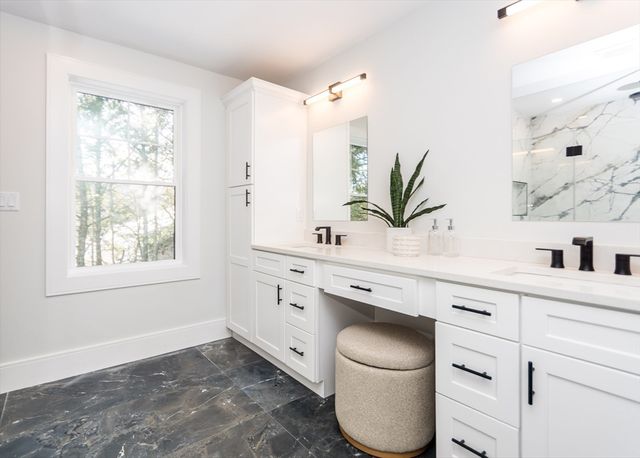 15 Cedarcroft Lane, Waltham, MA 02451