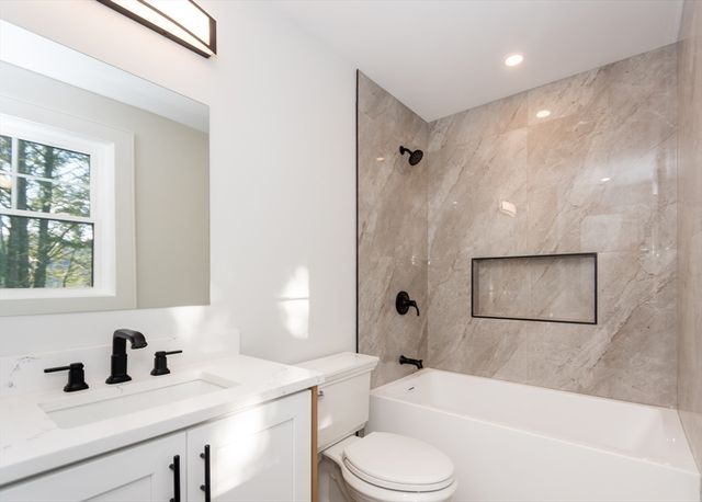 15 Cedarcroft Lane, Waltham, MA 02451