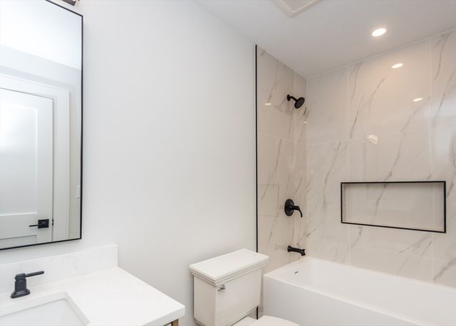 15 Cedarcroft Lane, Waltham, MA 02451