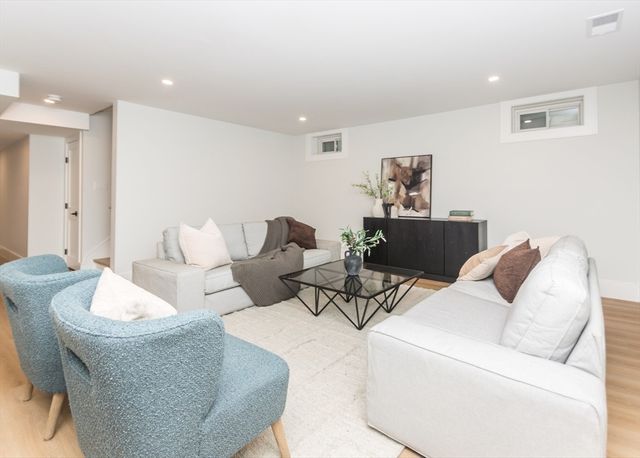 15 Cedarcroft Lane, Waltham, MA 02451