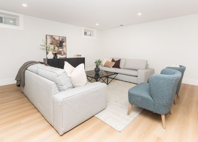 15 Cedarcroft Lane, Waltham, MA 02451