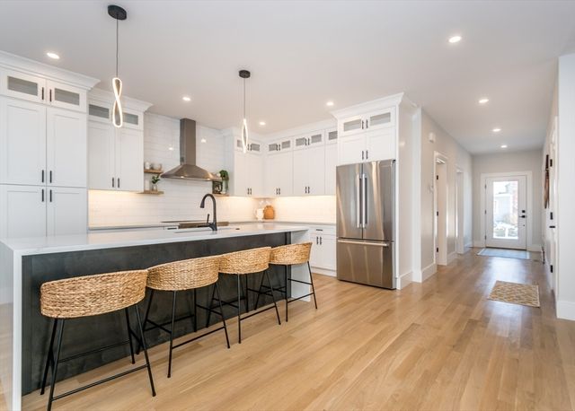 15 Cedarcroft Lane, Waltham, MA 02451